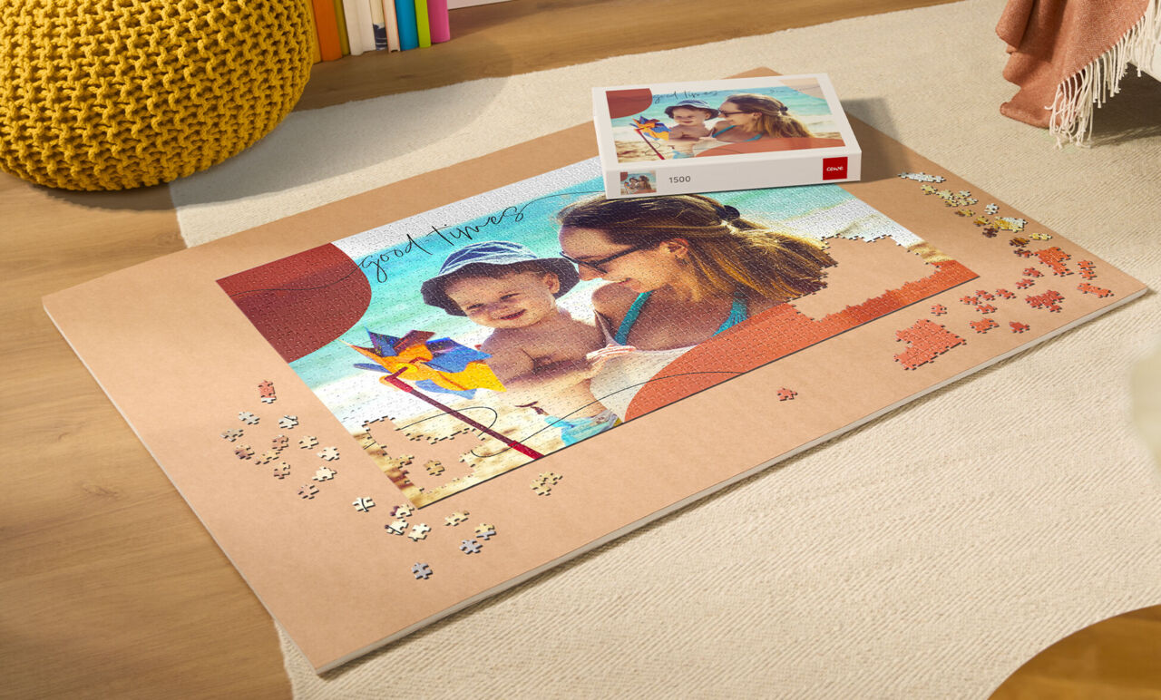 Puzzle photo mère et enfant, pièces éparpillées